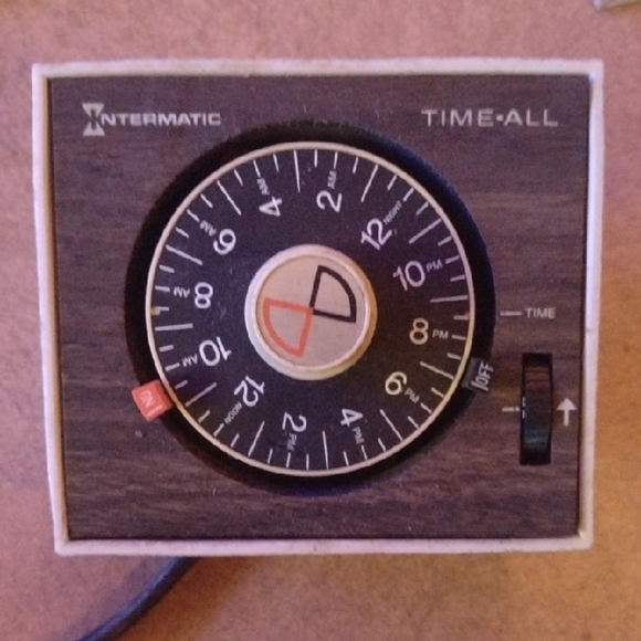 24 Hours Lamp And Appliance Timer - Picture 1 of 2